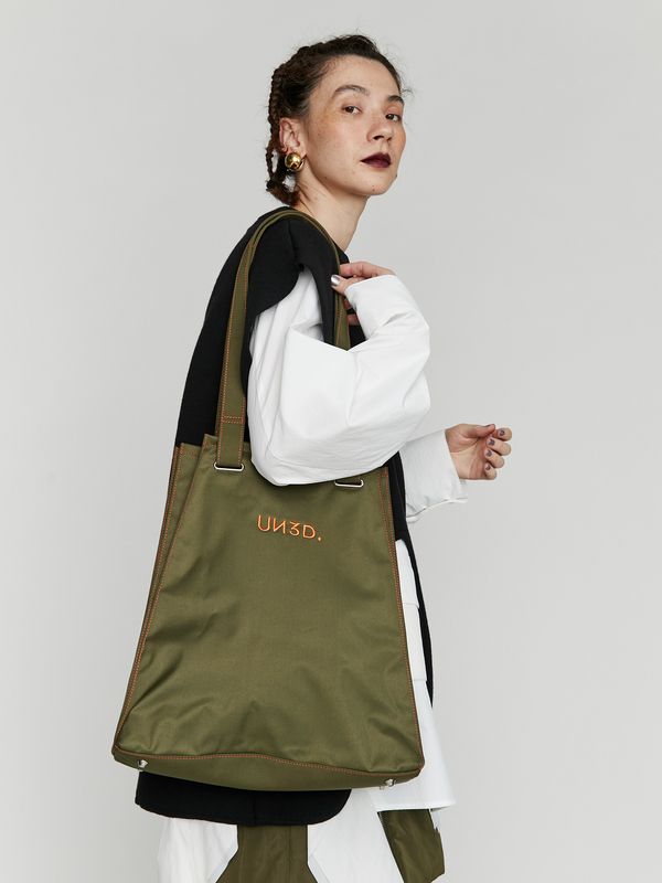 point color pleats tote