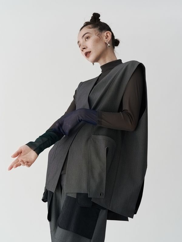 half bi-color sleeve tulle top