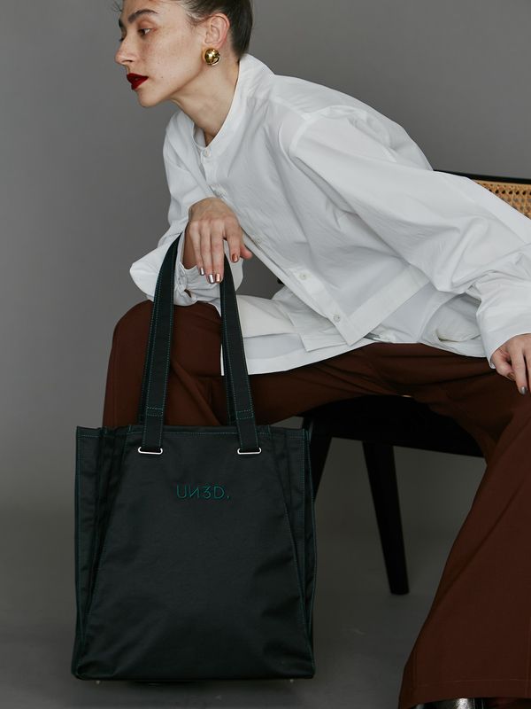 point color pleats tote