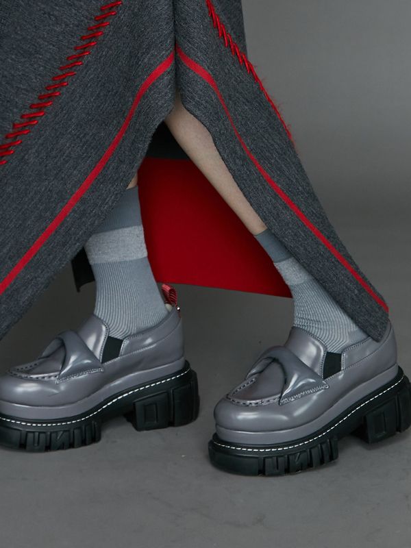 back foil one tone socks