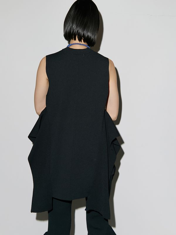 side parts sleeveless knit top