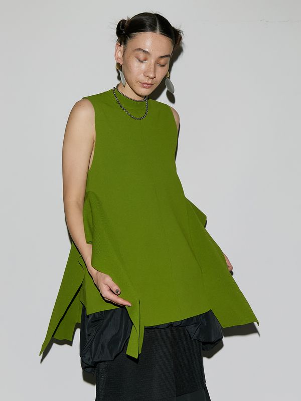 side parts sleeveless knit top