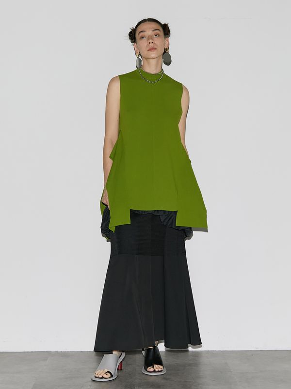 side parts sleeveless knit top