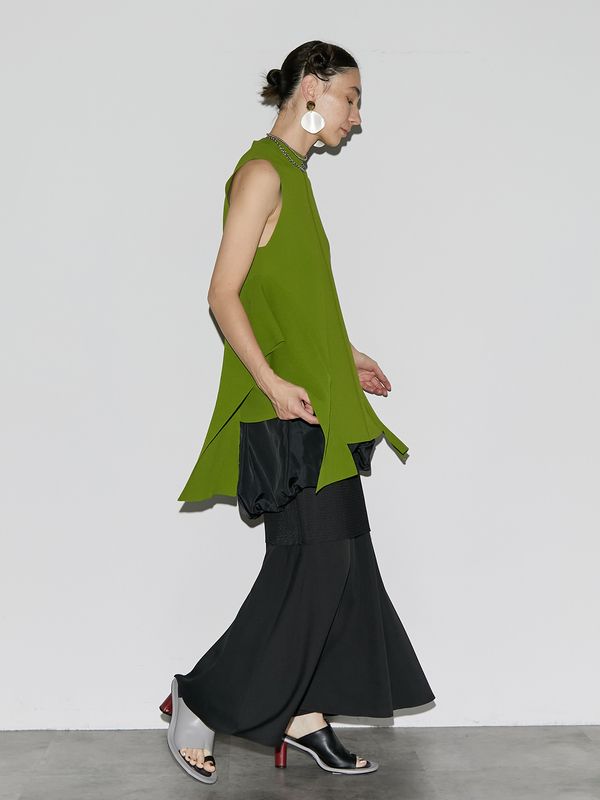 side parts sleeveless knit top