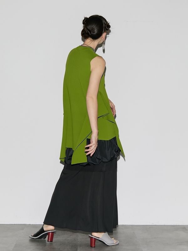 side parts sleeveless knit top