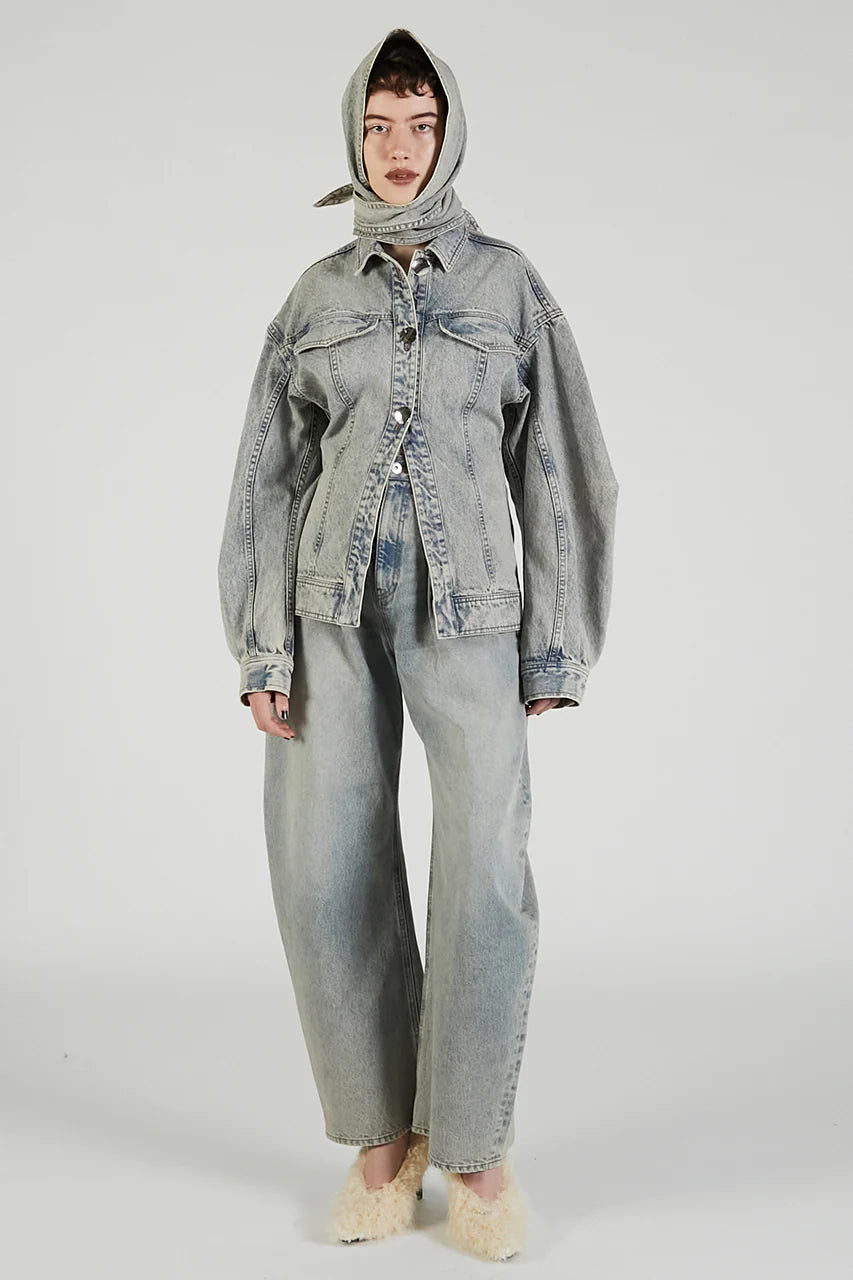 high-waisted curved denim