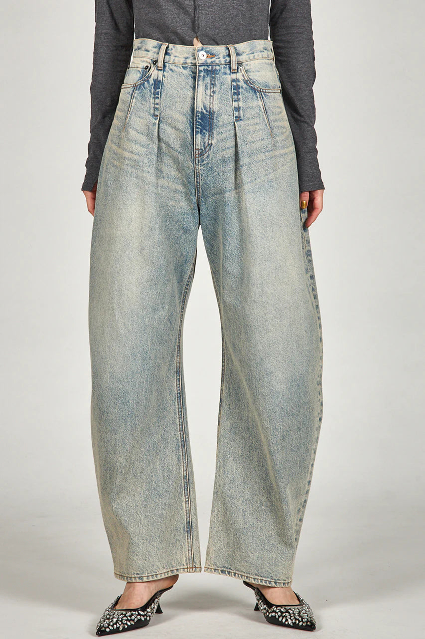 high-waisted curved denim