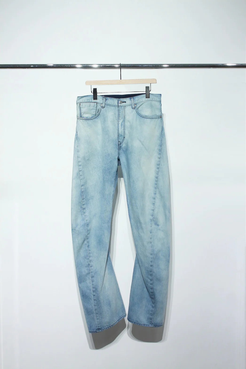 bleached 3d jeans