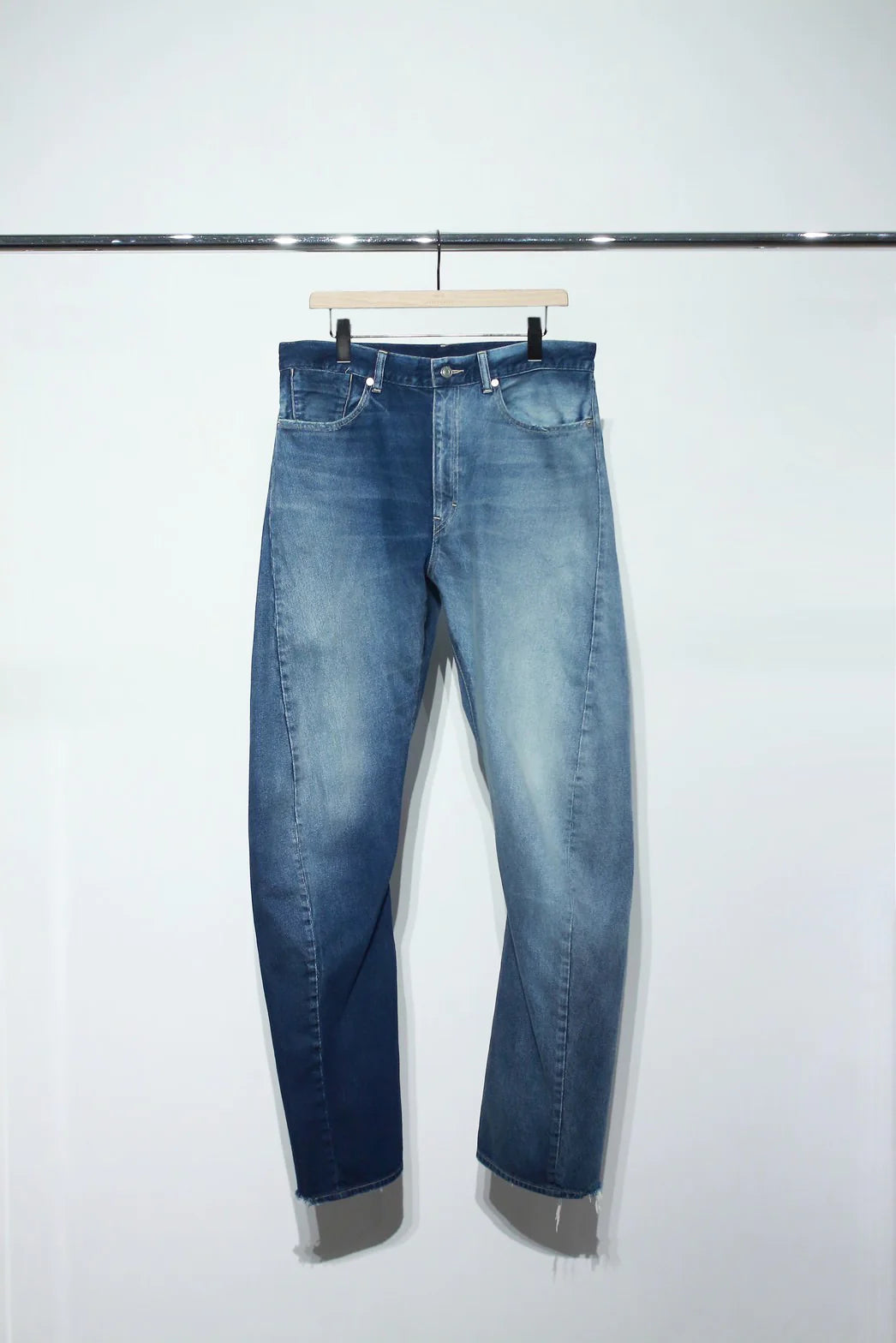 damaged 3d jeans