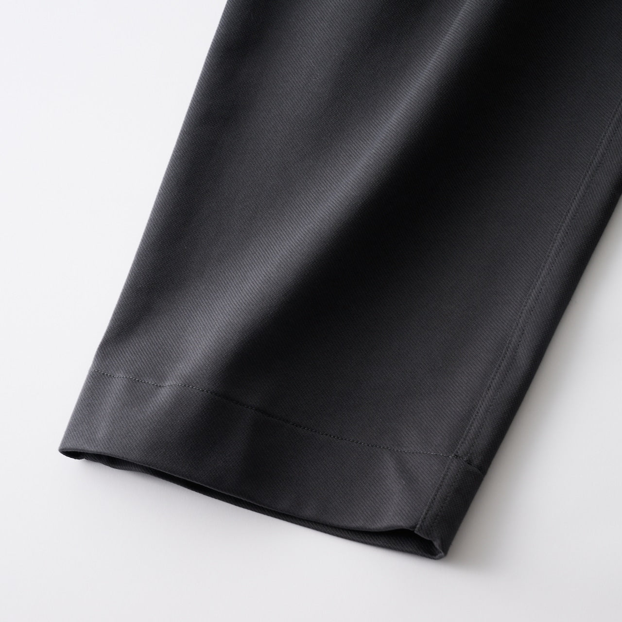 suvin gold hard twill balancircular® army one tuck belted trousers