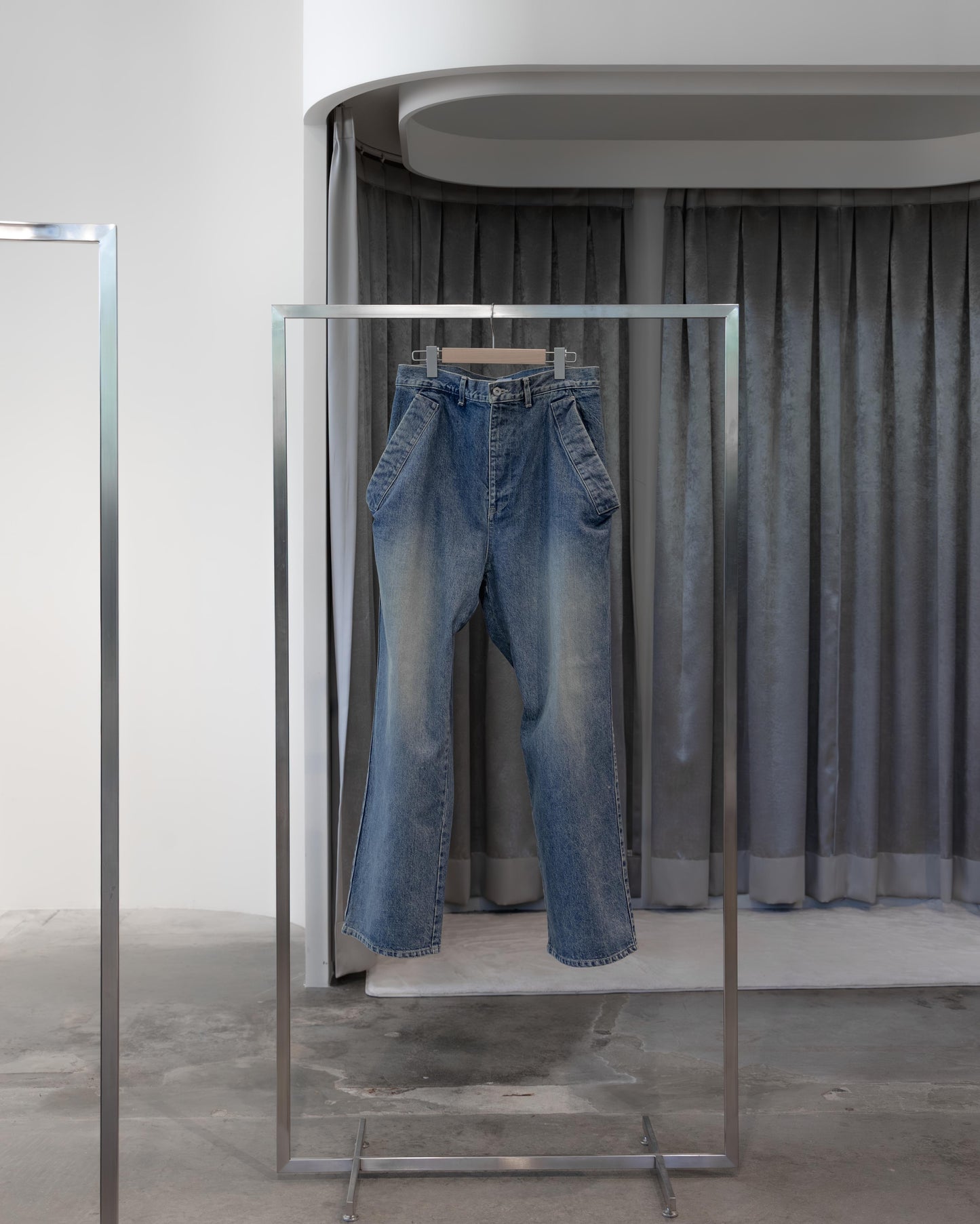 sise denim pants