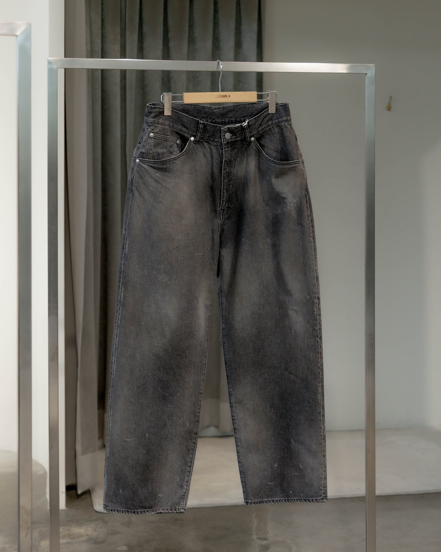 tapered denim pants
