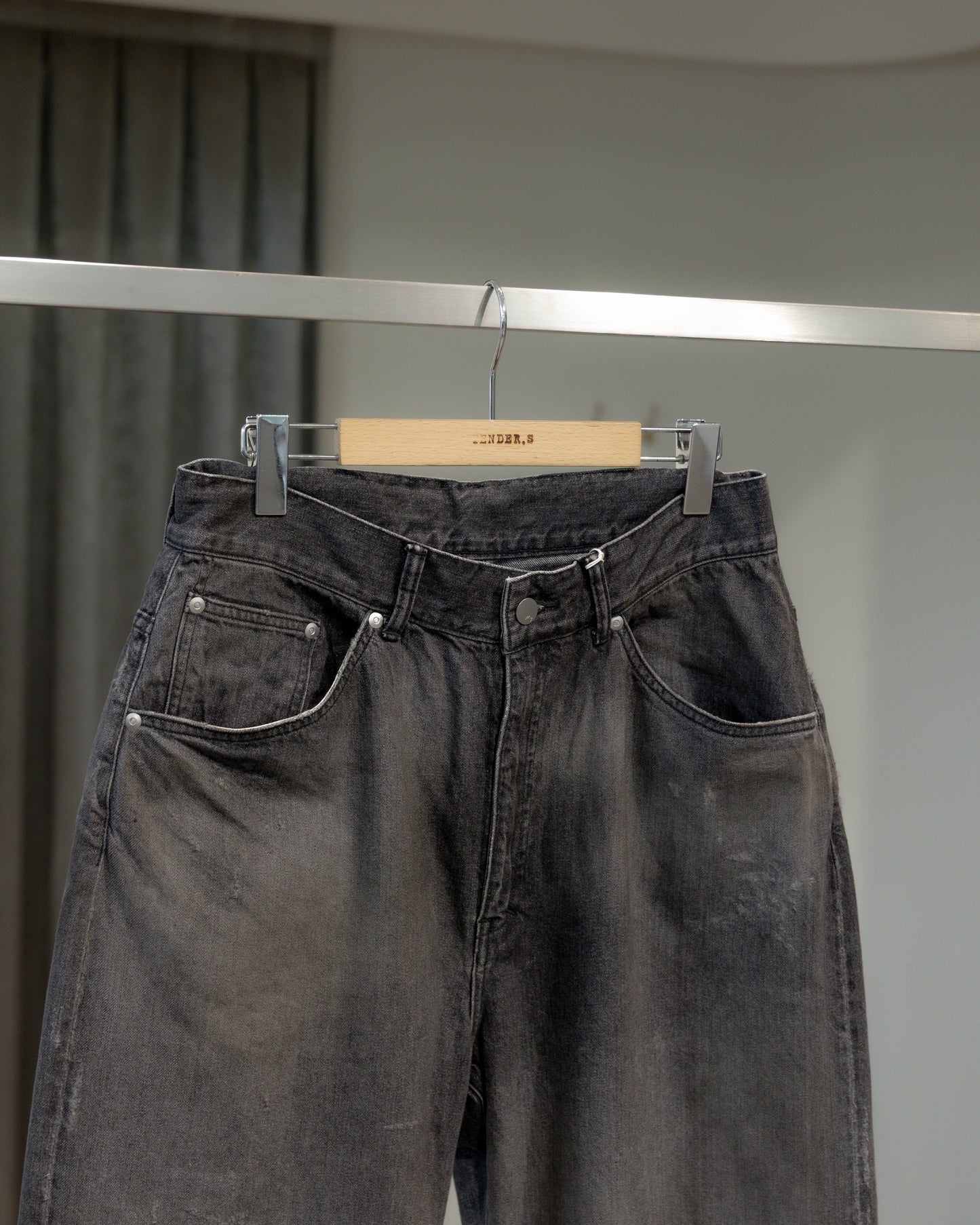 tapered denim pants