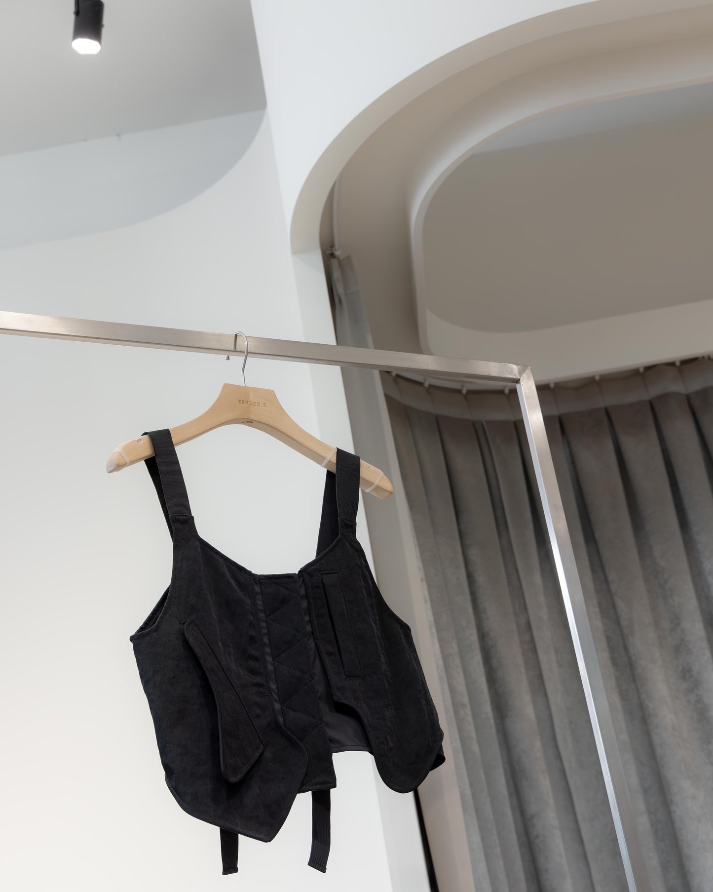 curve flap field bustier