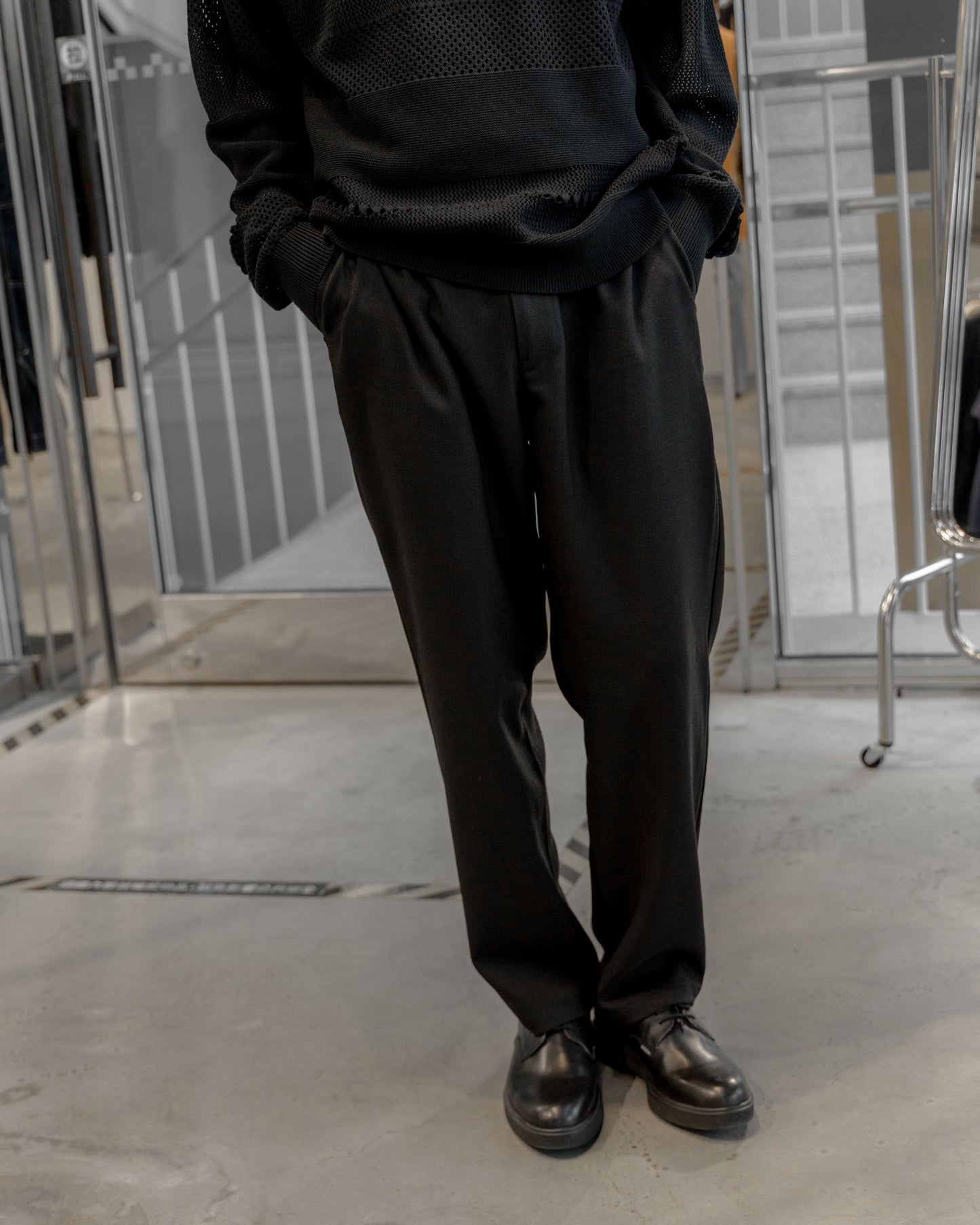 stretch twill one-tuck easy pants