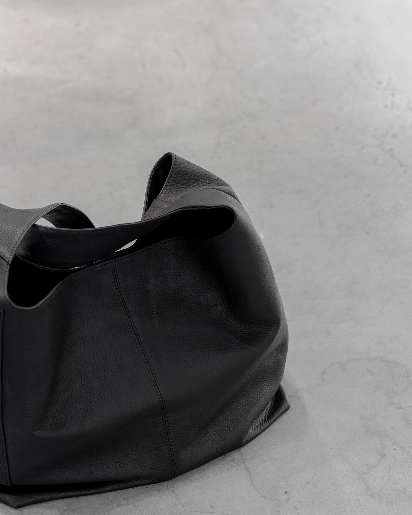 imperma-leather / one shoulder bag