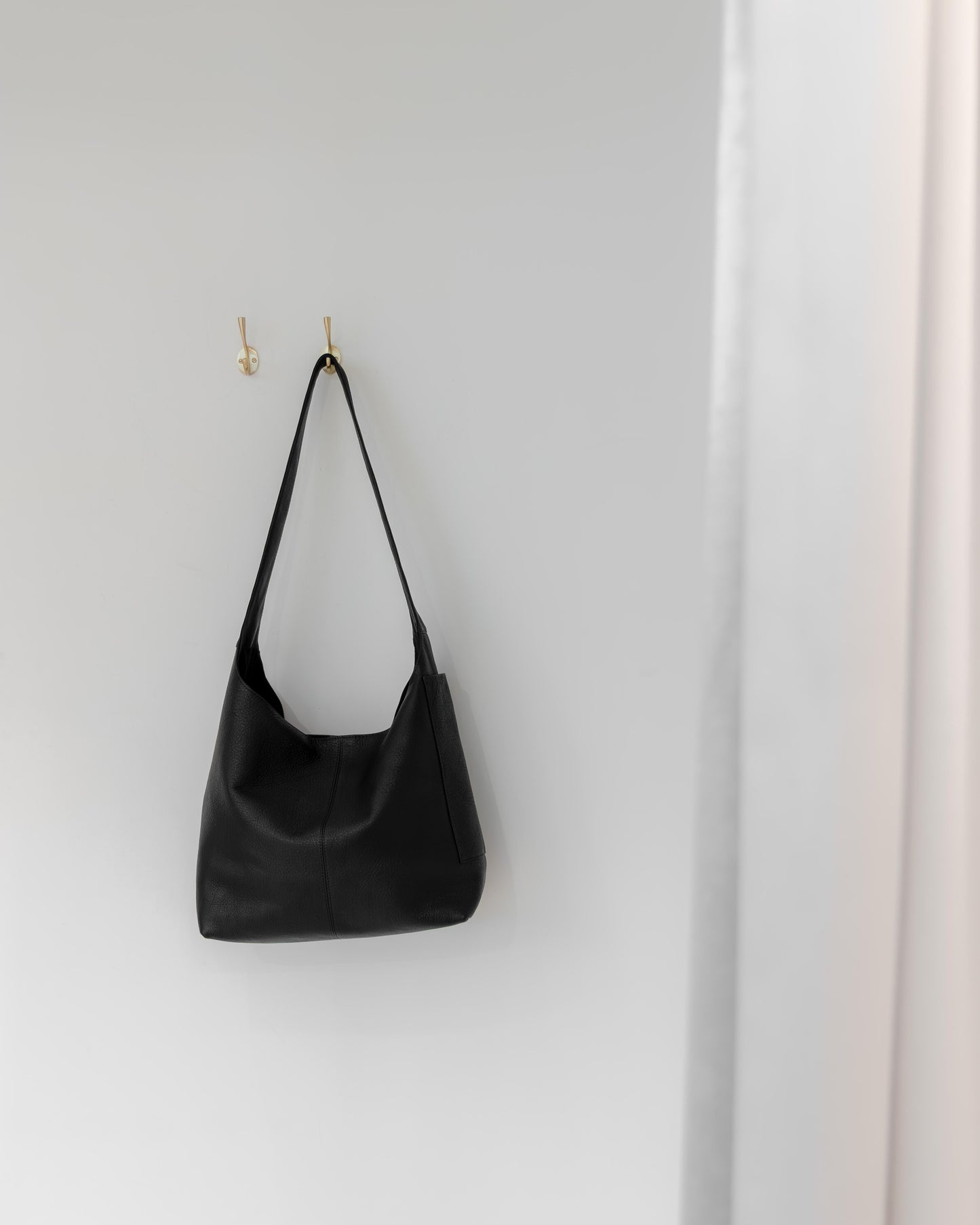 imperma-leather / one shoulder bag