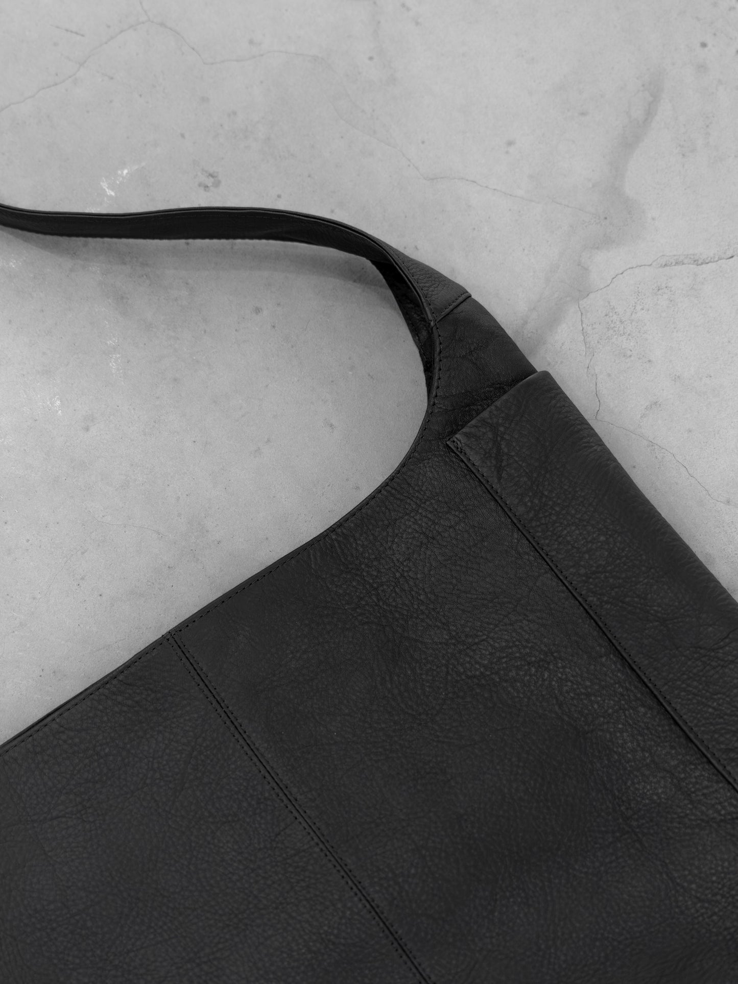 imperma-leather / one shoulder bag