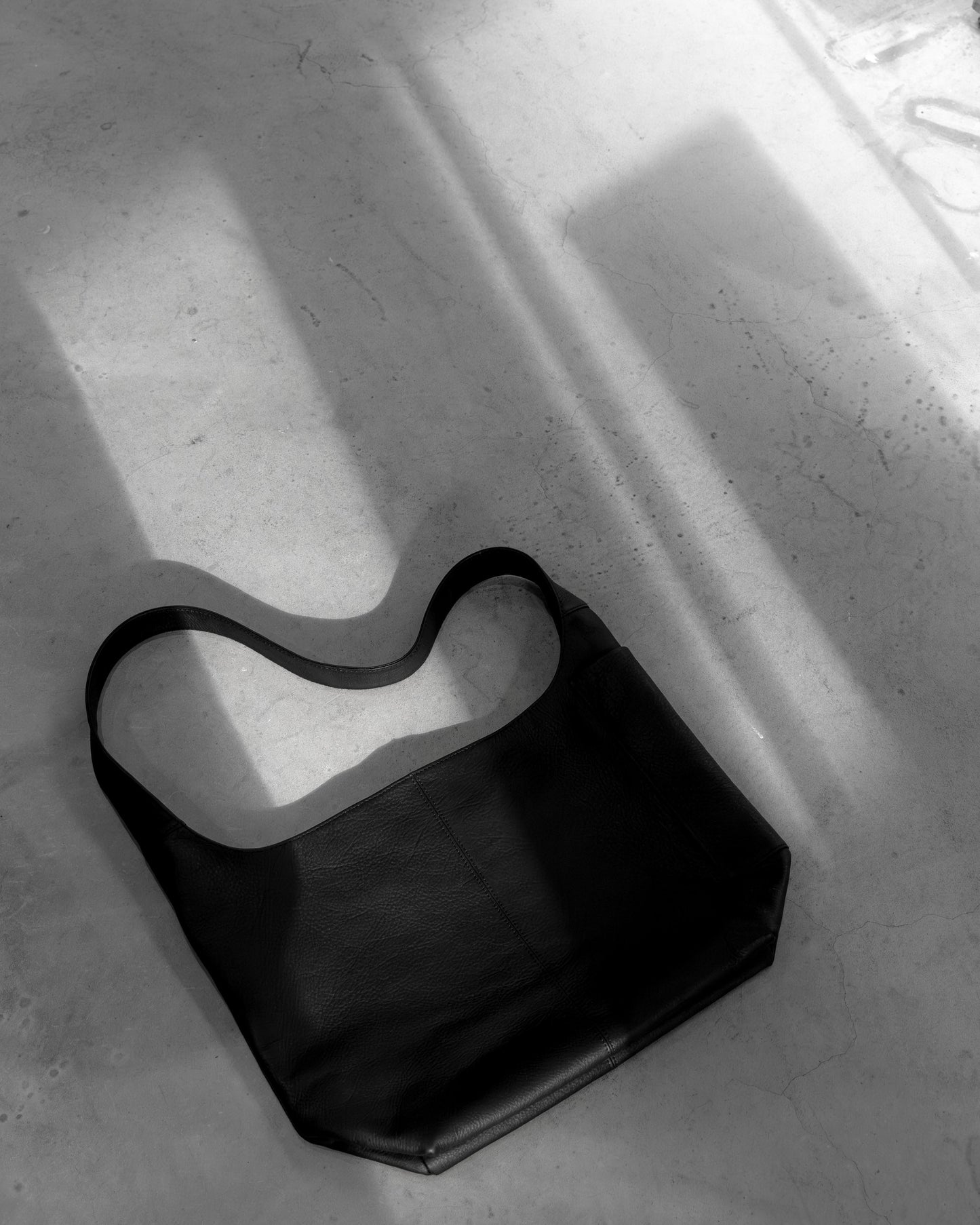 imperma-leather / one shoulder bag