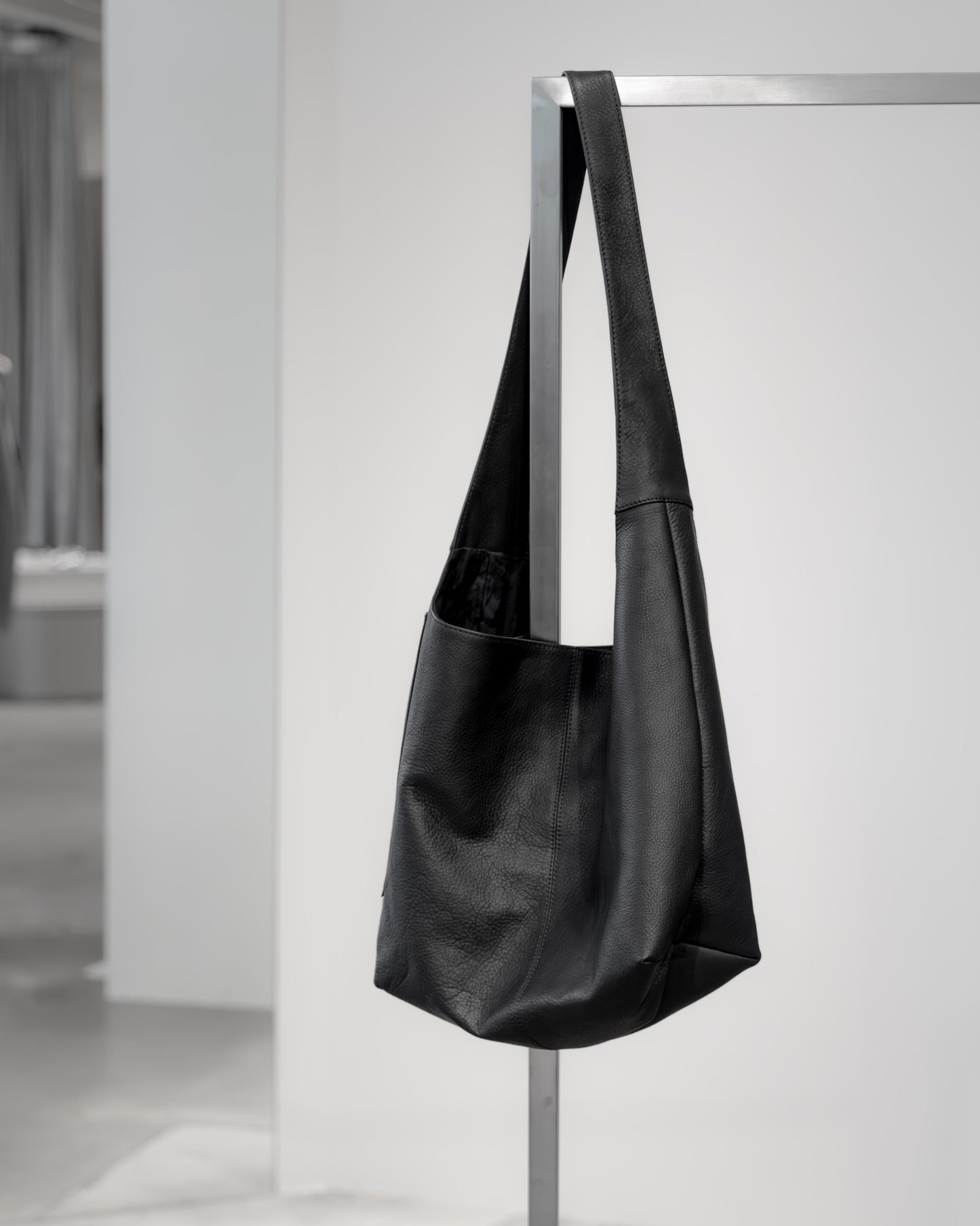 imperma-leather / one shoulder bag