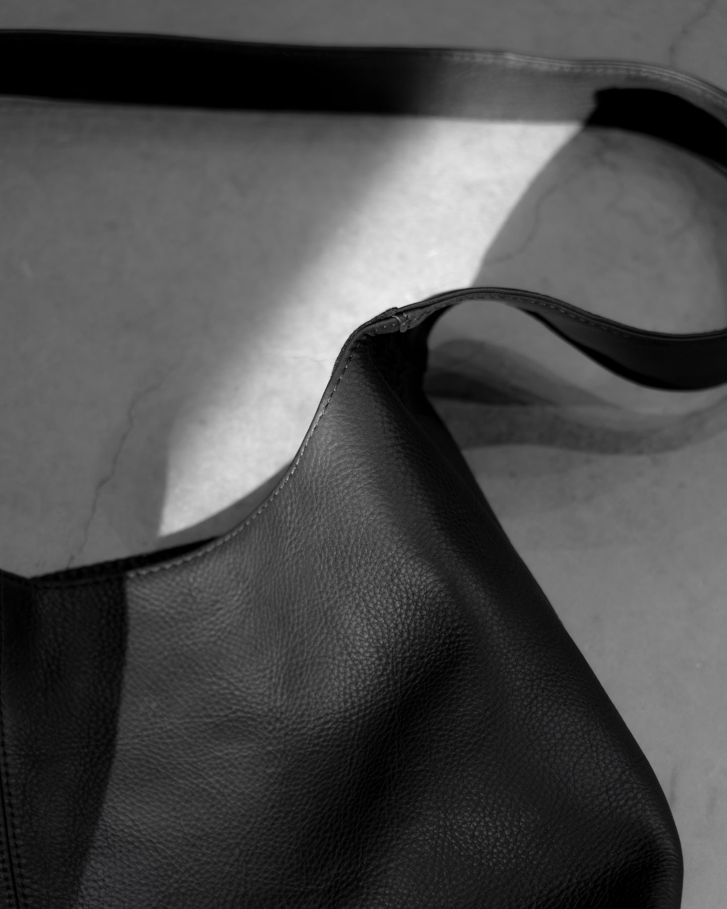 imperma-leather / one shoulder bag