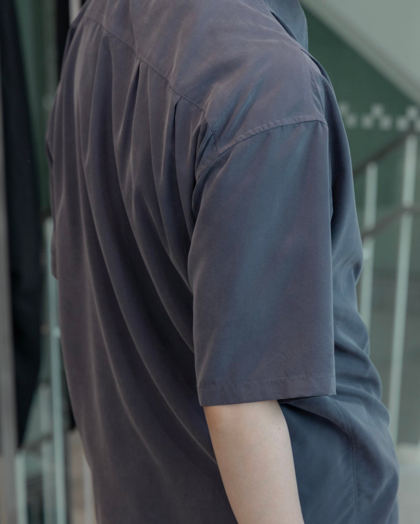 t/r powder cloth / drape tack shirt