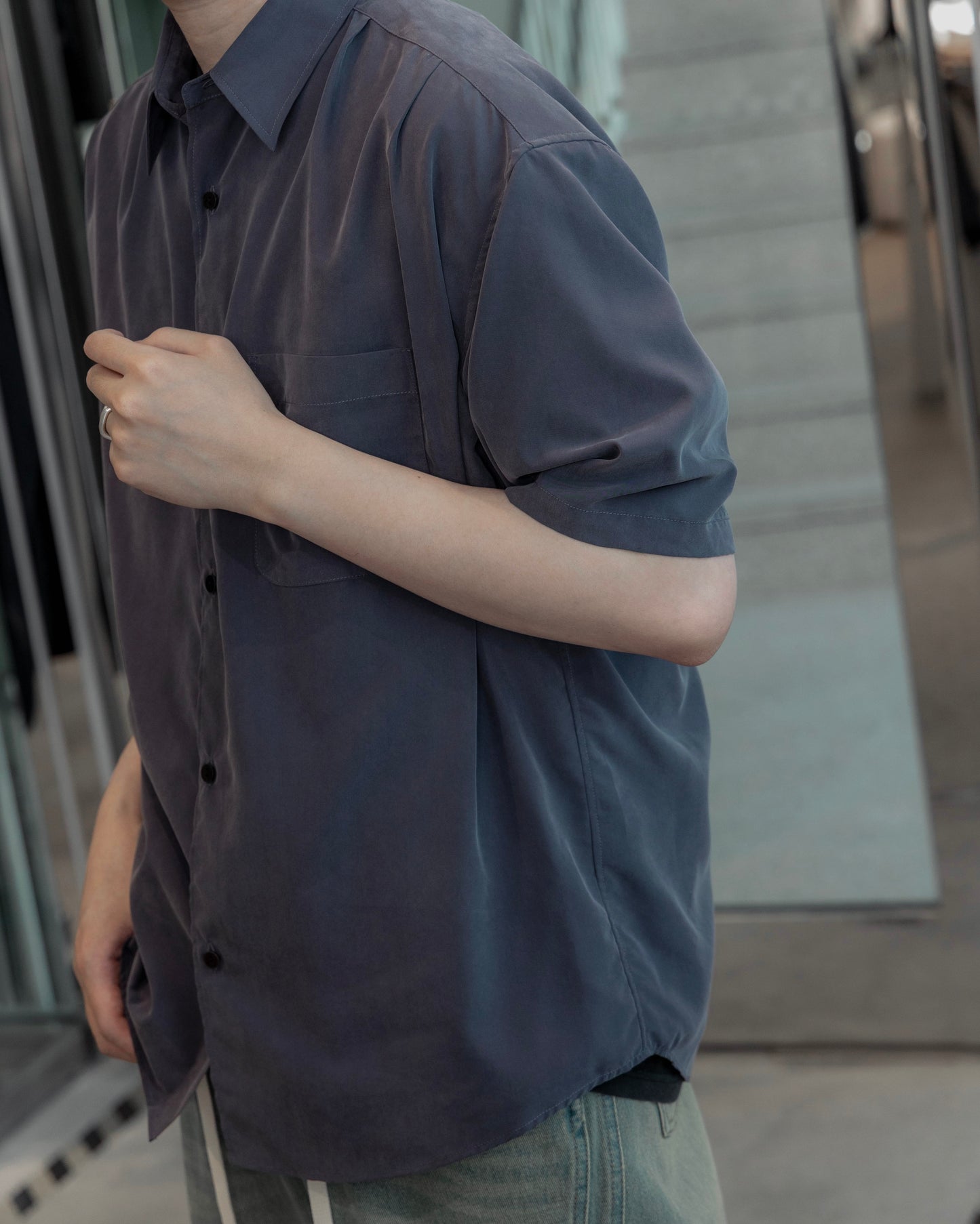 t/r powder cloth / drape tack shirt