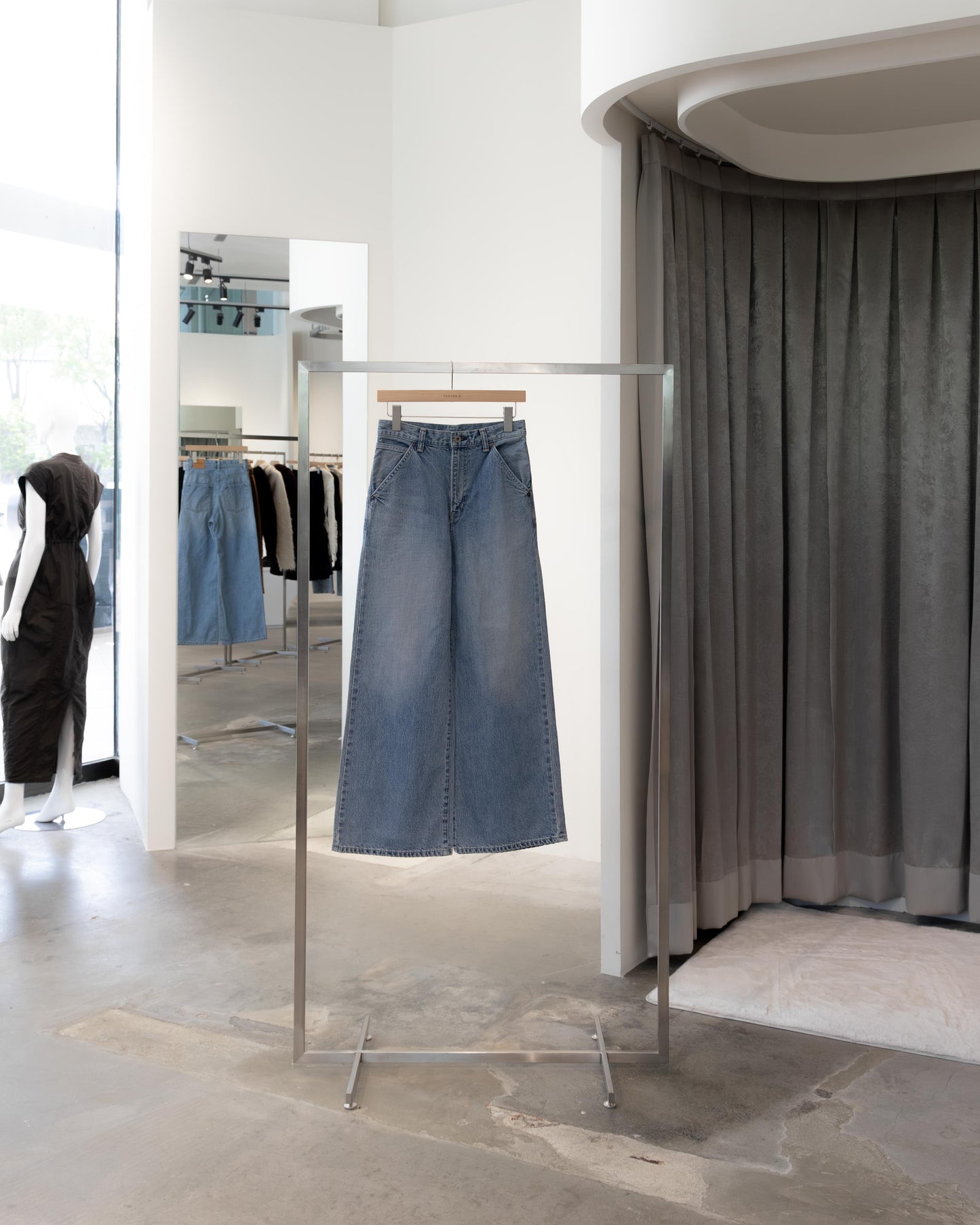wide denim pants