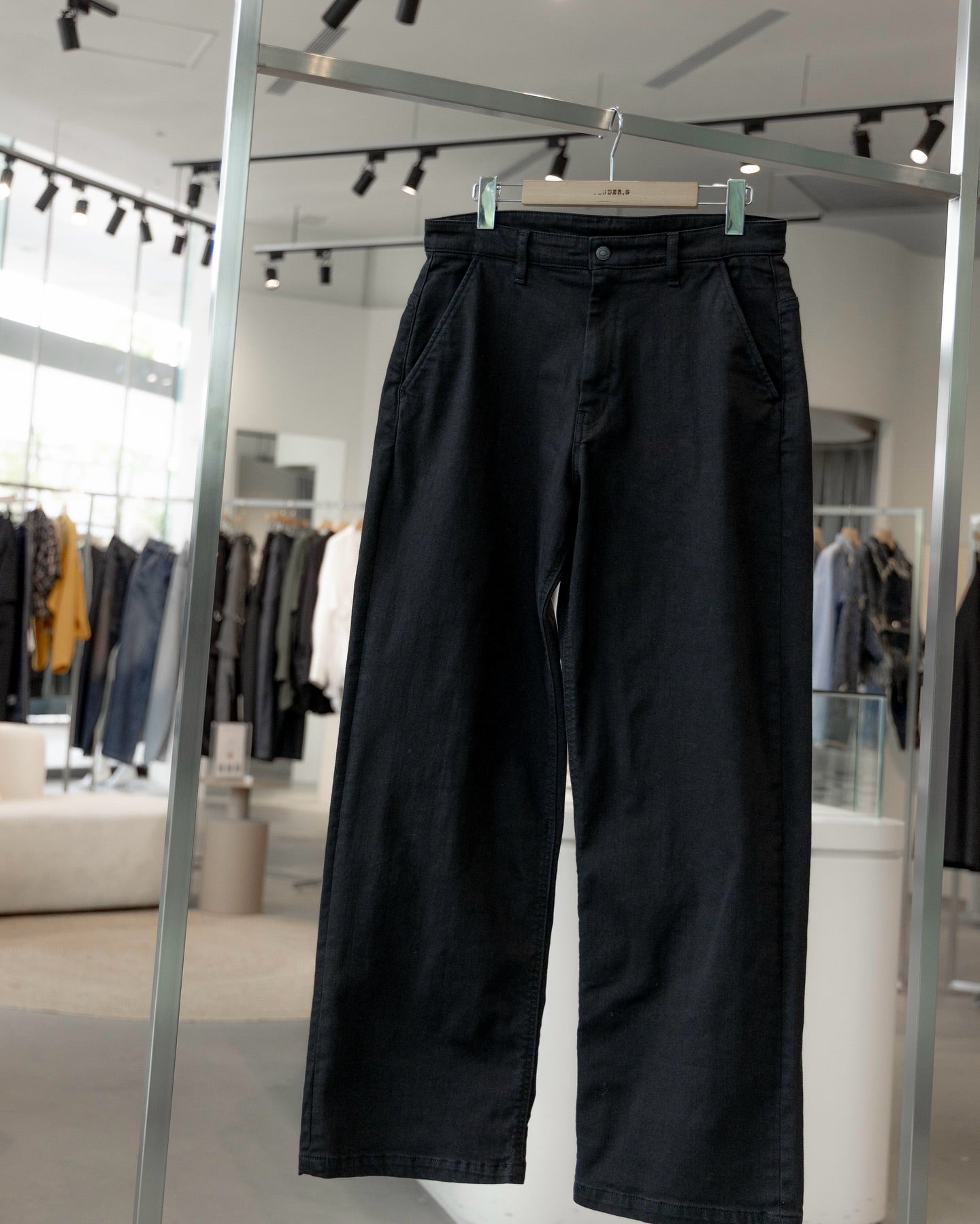 super stretch denim / silicon dyed wide straight pants