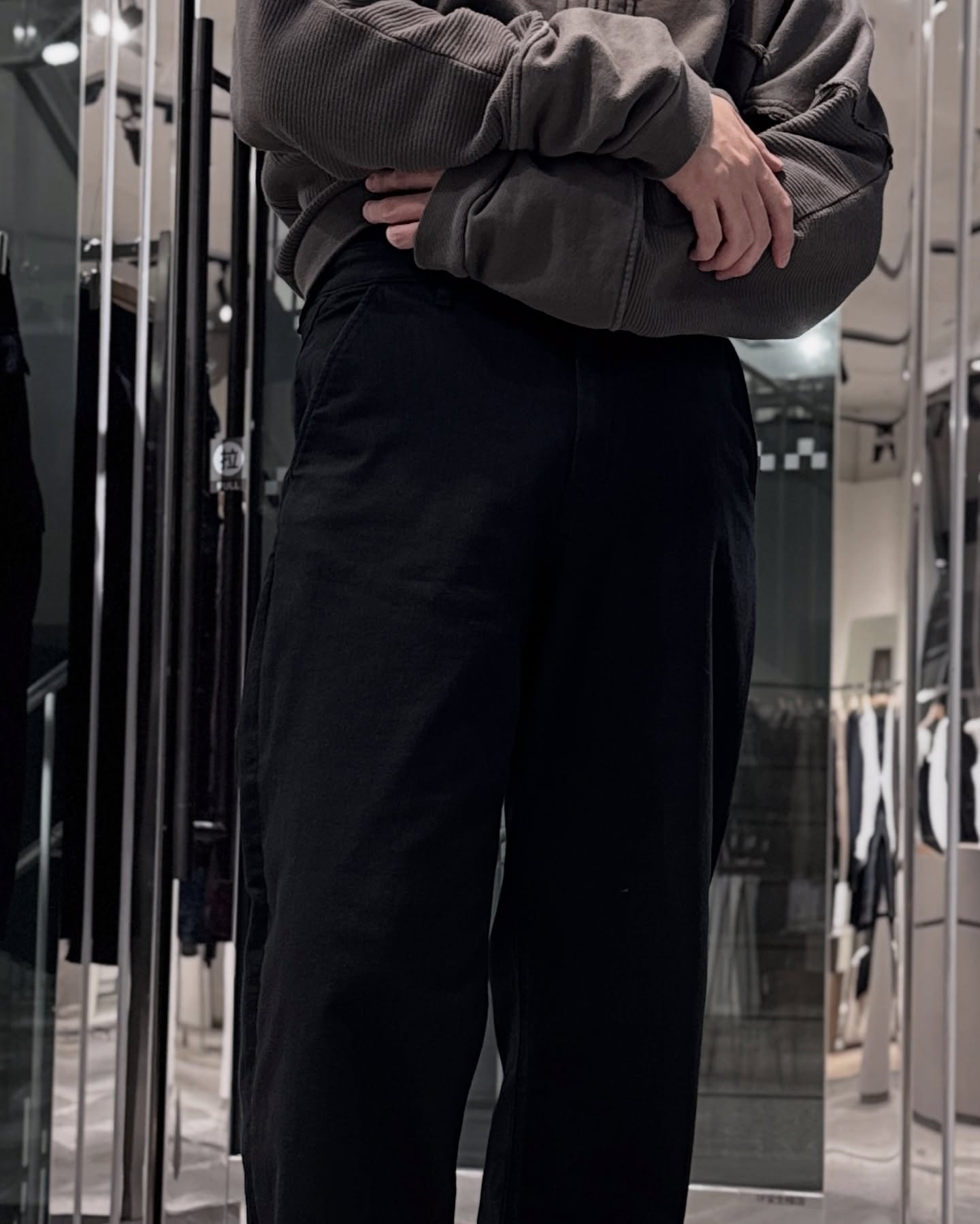 super stretch denim / silicon dyed wide straight pants