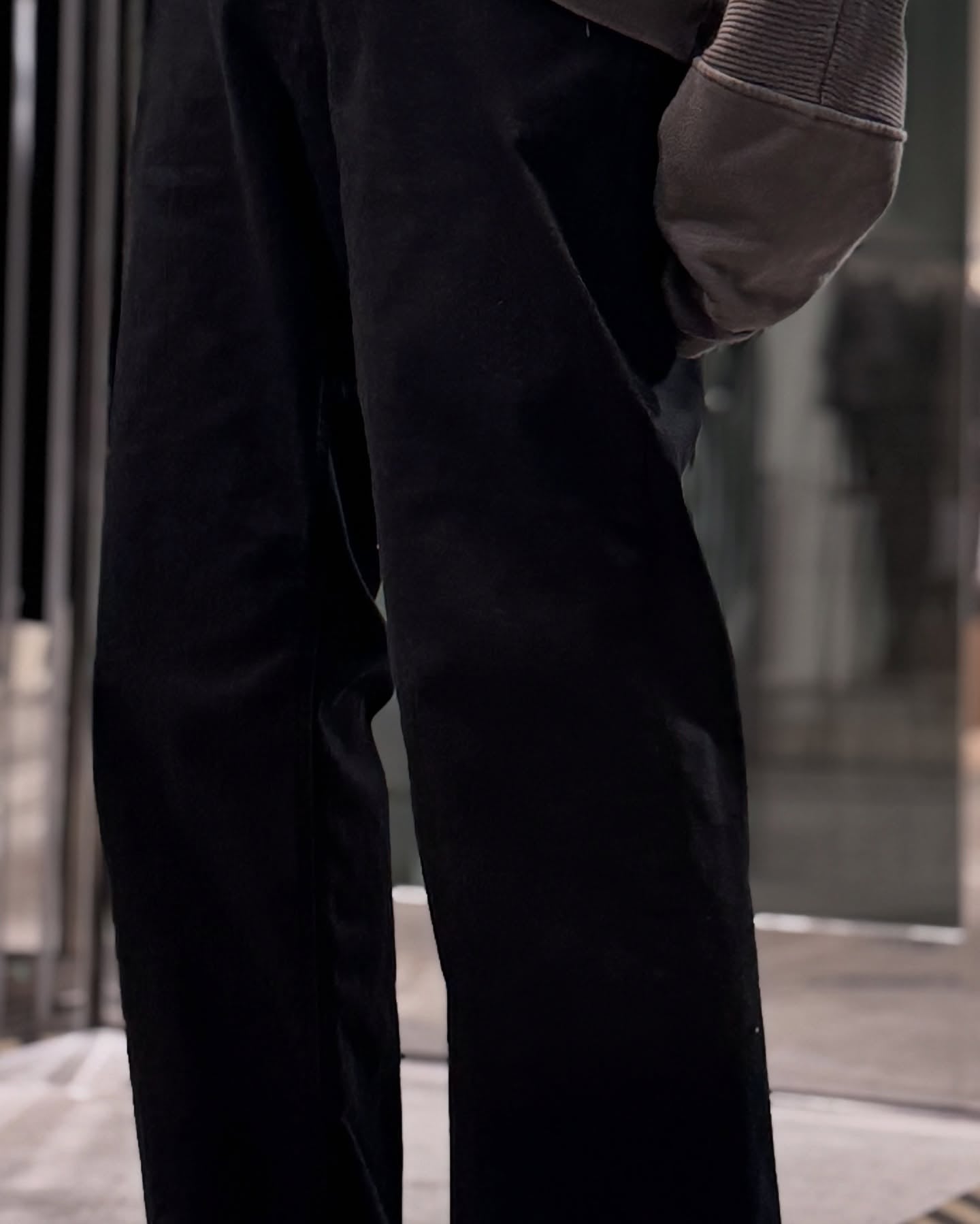 super stretch denim / silicon dyed wide straight pants