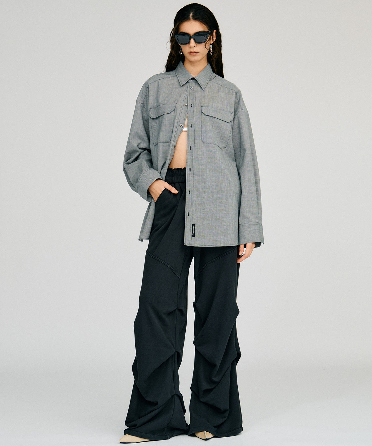 tucking sweatpants