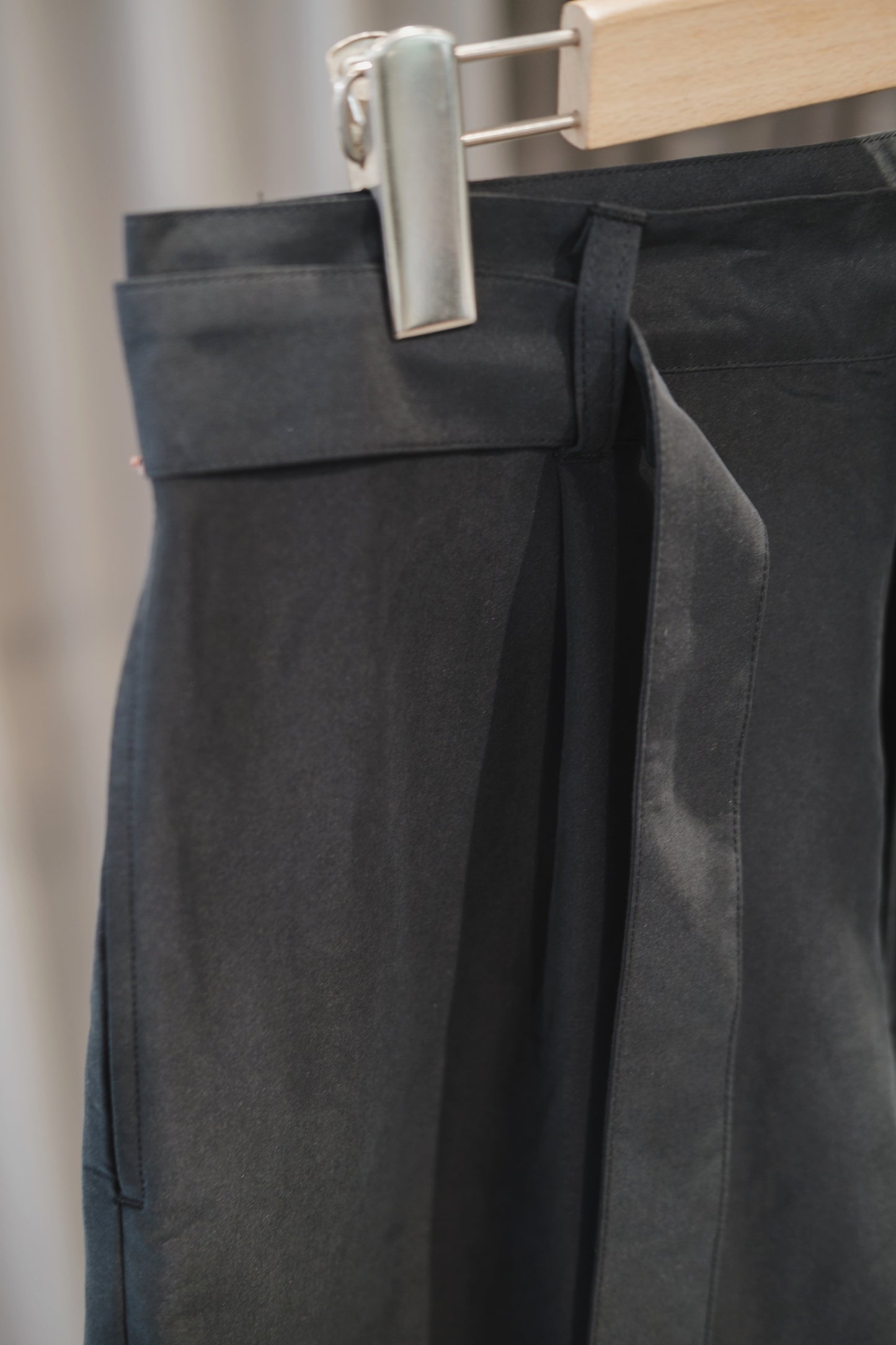 t/r powder cloth / belted shorts