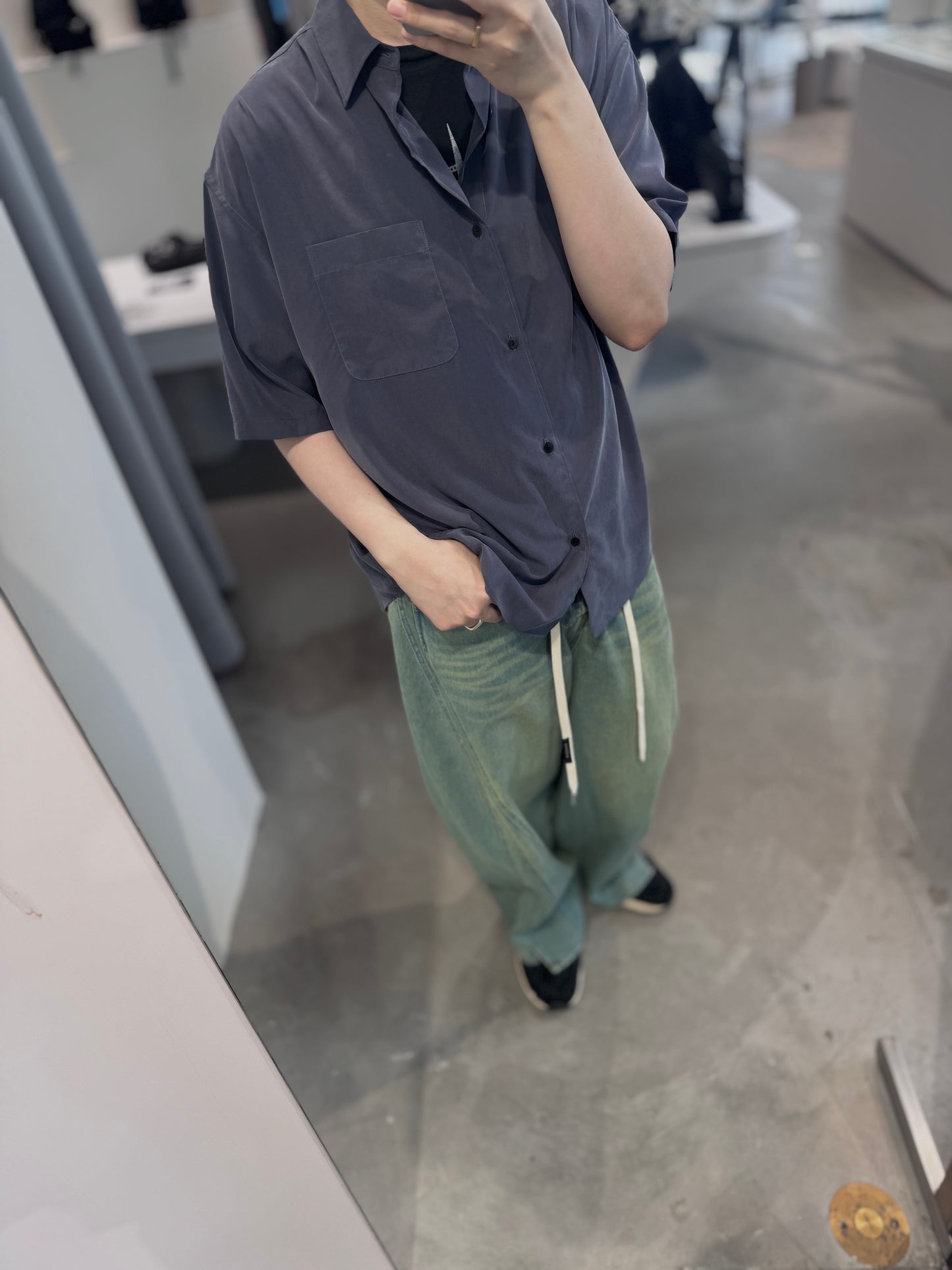 t/r powder cloth / drape tack shirt