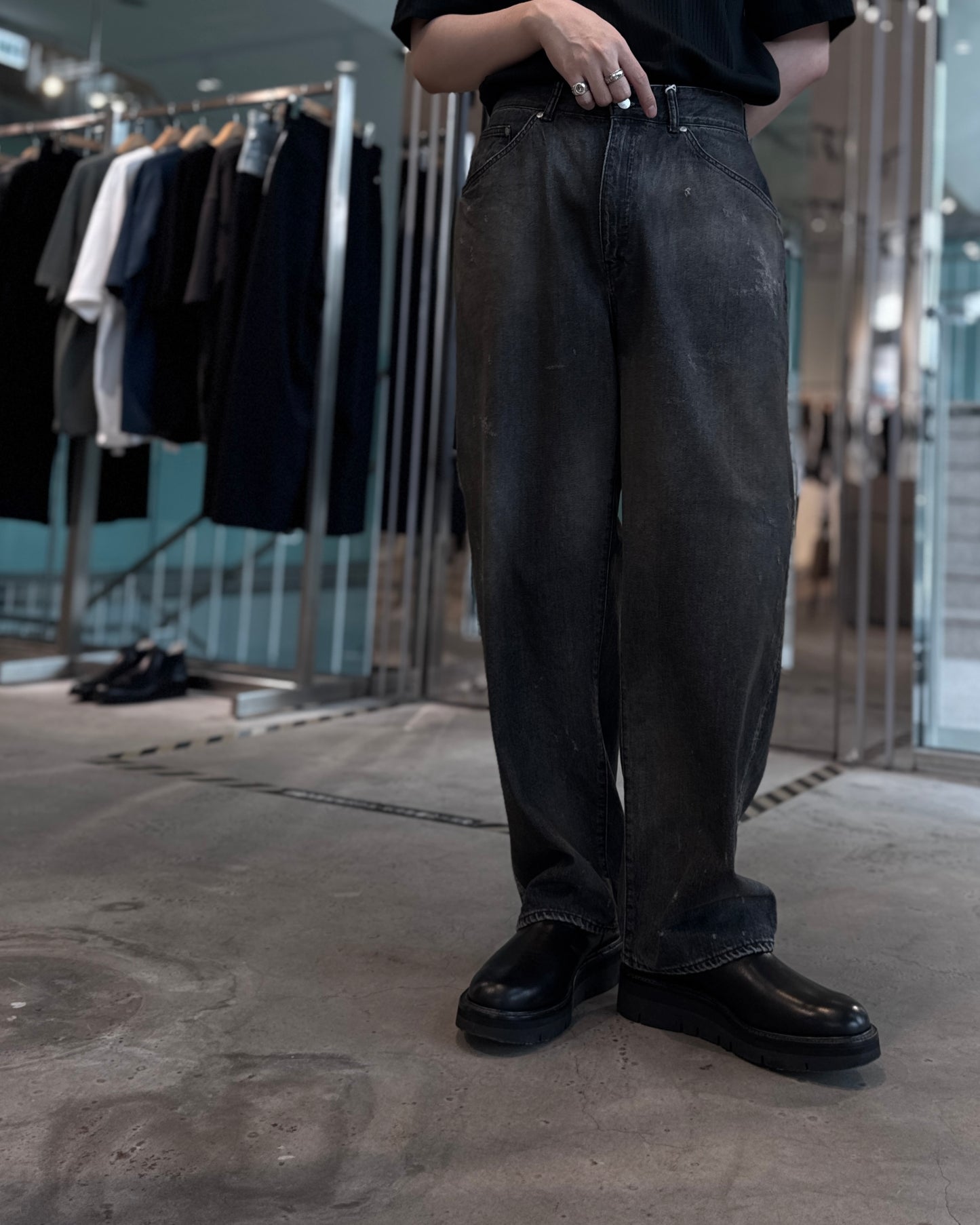 tapered denim pants