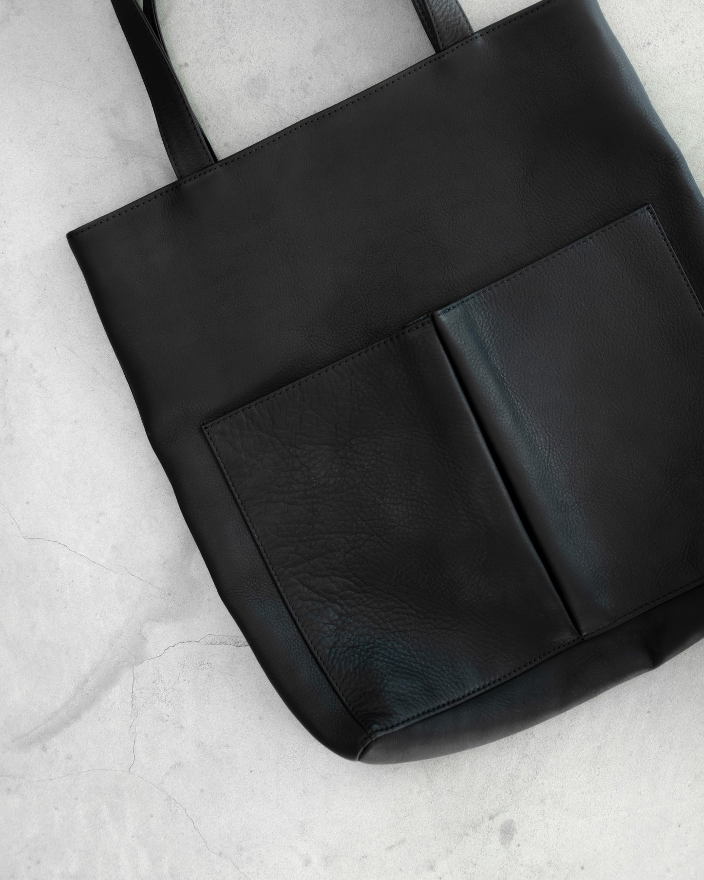 water proof washable leather / gusset pocket tote bag