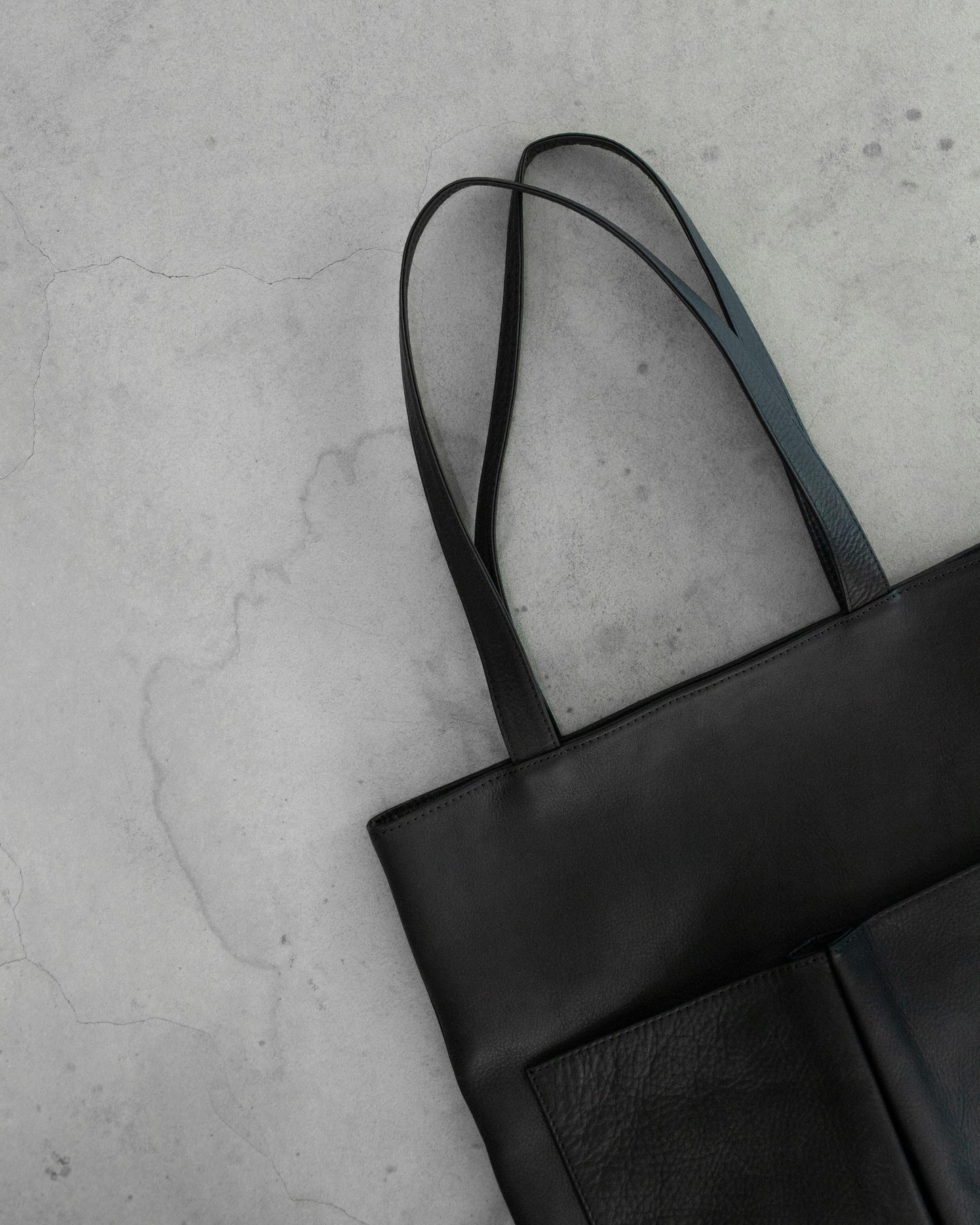 water proof washable leather / gusset pocket tote bag