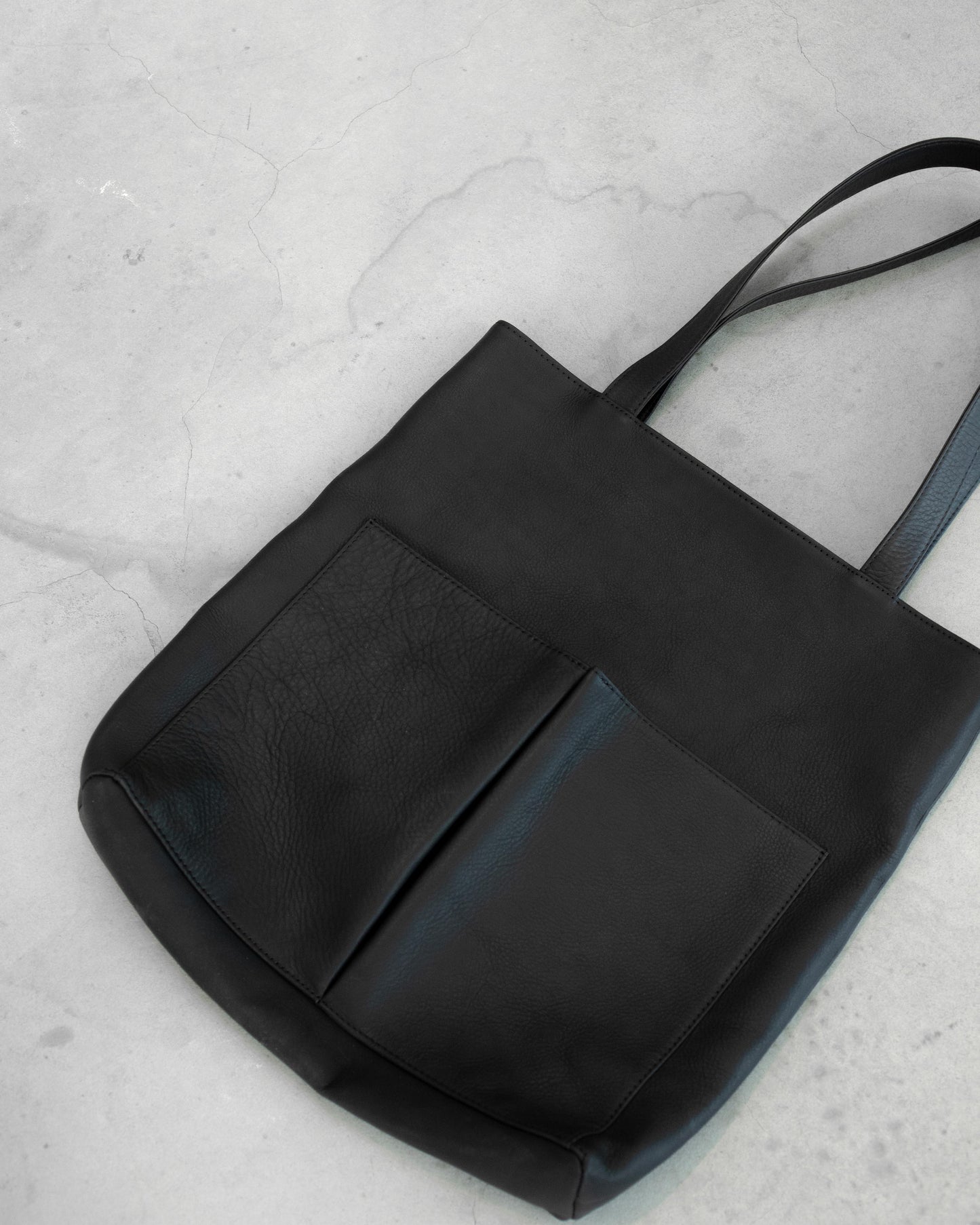 water proof washable leather / gusset pocket tote bag