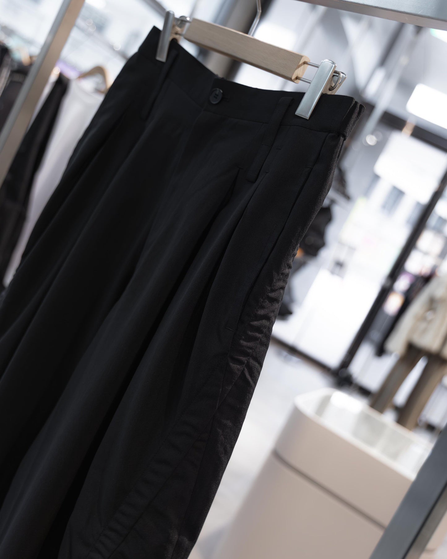 puckering balloon trousers