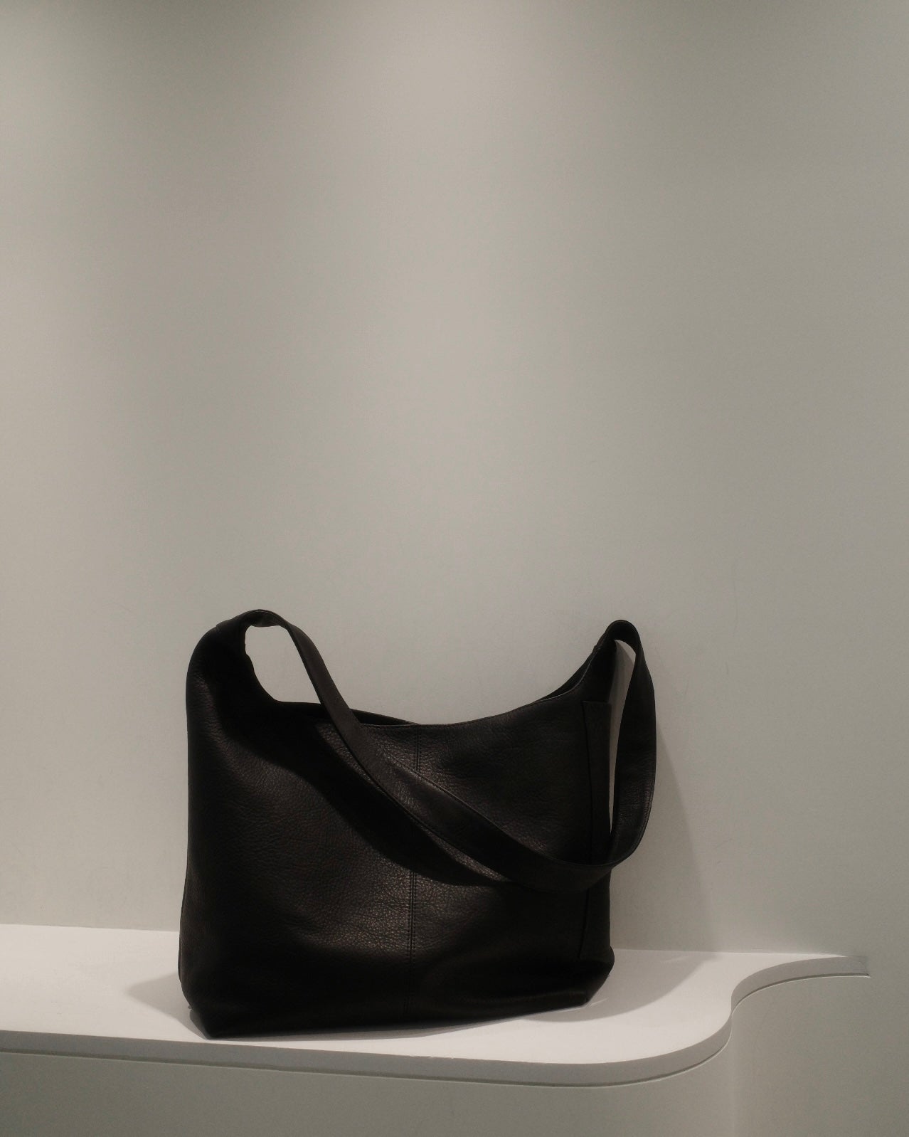 imperma-leather / one shoulder bag