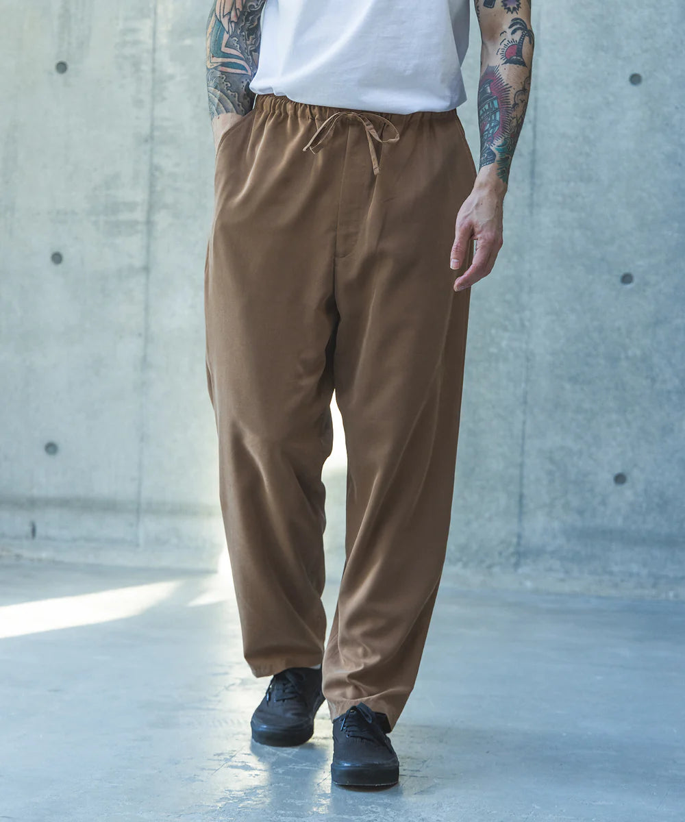 t/r powder cloth / drawstring tapered pants
