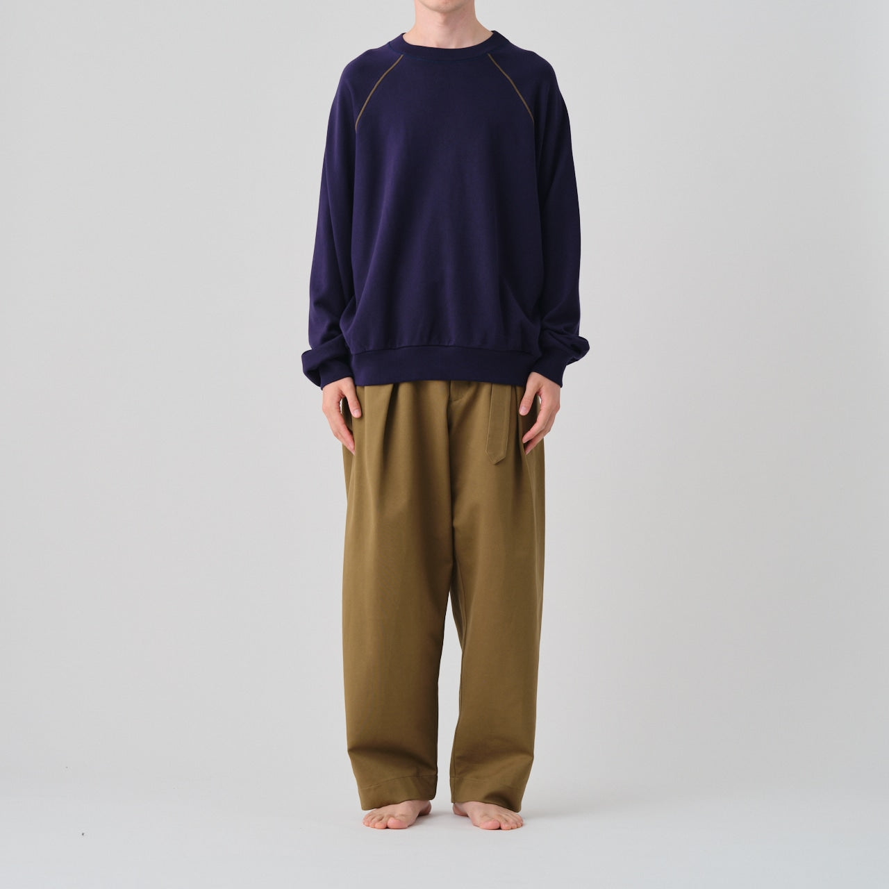 suvin gold hard twill balancircular® army one tuck belted trousers