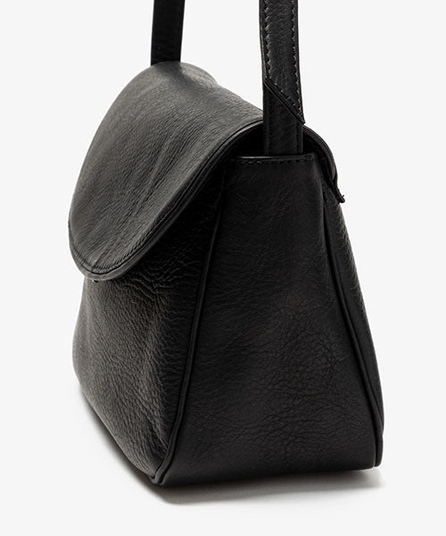 imperma-leather / neat shoulder bag