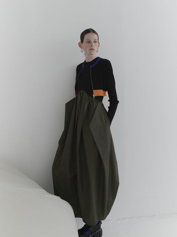 curve line tuck sleeveless op