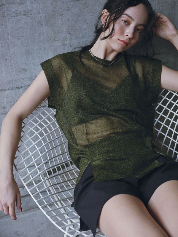 sheer sleeveless kt top