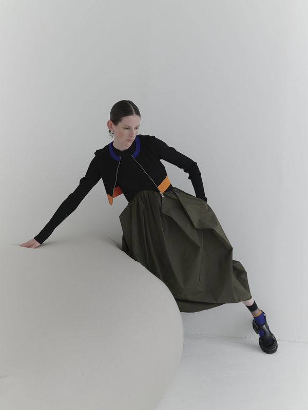 curve line tuck sleeveless op