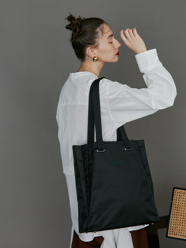 point color pleats tote