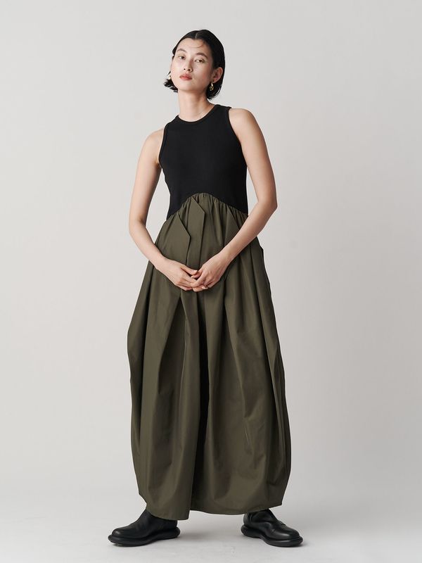curve line tuck sleeveless op