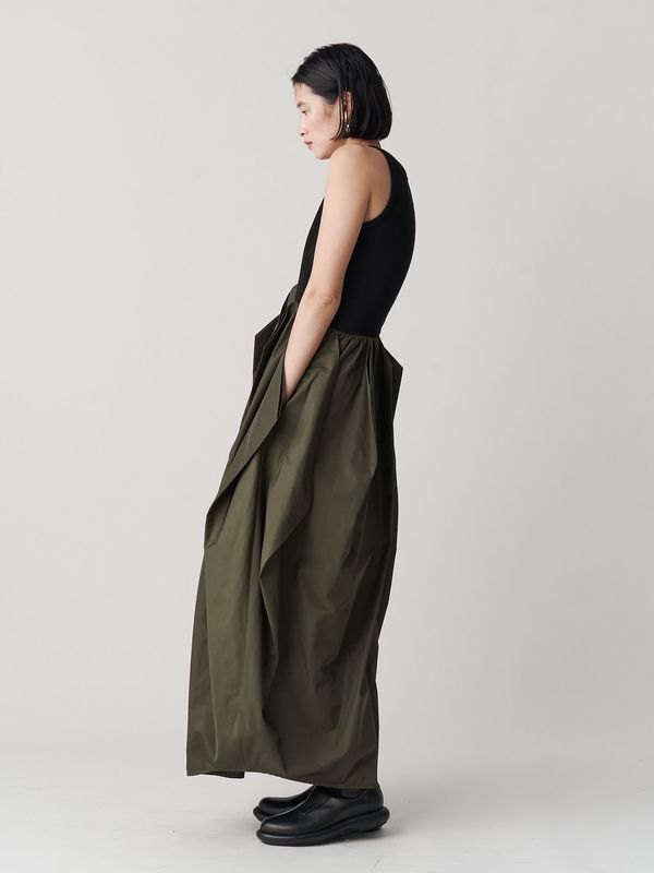 curve line tuck sleeveless op