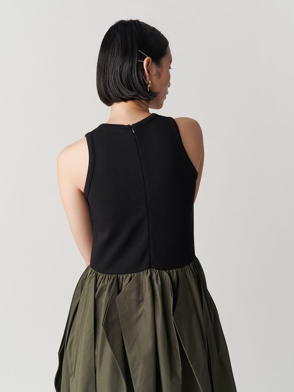 curve line tuck sleeveless op
